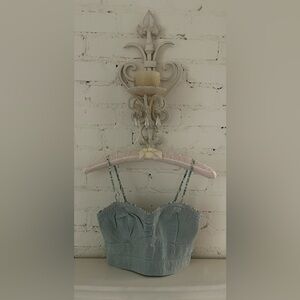 American Eagle Light Wash Denim Crop Top
Size: XS/S
NWT